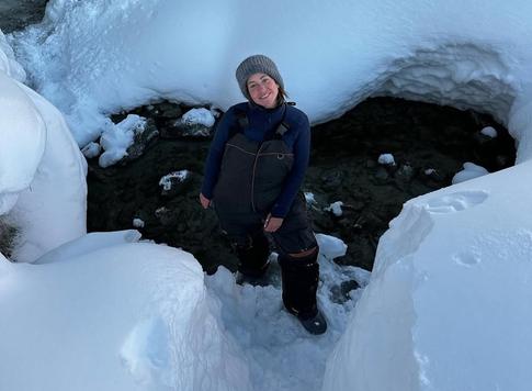 Юлия Барановская показала видео, на котором колет дрова