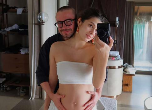 Александр Петров и Виктория Антонова впервые вышли в свет после объявления о пополнении в семье