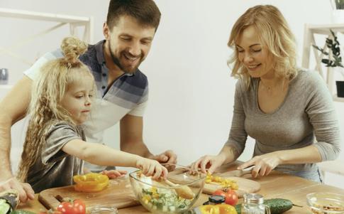 Как привлечь мужа и детей к правильному питанию — советы нутрициолога