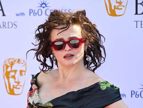 «Городскую сумасшедшую» Хелену Бонем Картер видели в компании двух мужчин