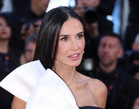 Деми Мур обвиняют в растлении подростка: всплыло скандальное видео