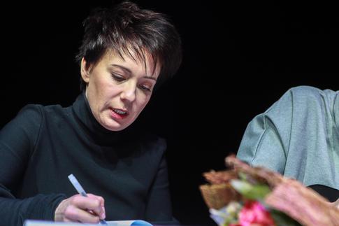 «Самая молодая старшая сестра»: брат Хаматовой поздравил ее с 50-летием