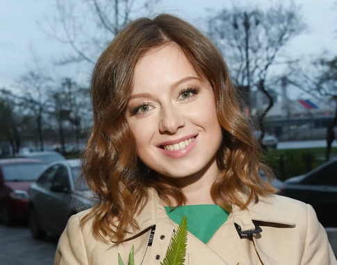 Юлия Савичева удивила семью и поклонников новым рок-образом