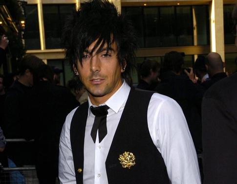 Солиста группы Lostprophets Иэна Уоткинса убили в тюрьме