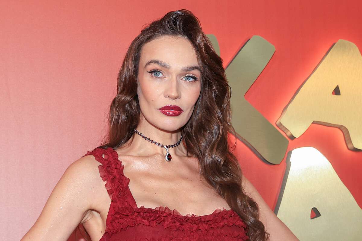 Франческа Джеймс жалаңаш