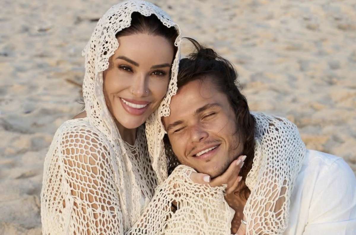 Айза с бойфрендом Степаном