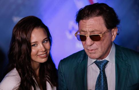 «Пожалеем Гришу»: молодая невеста Лепса иронично пошутила в его адрес