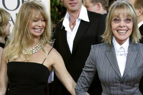 «Теперь ты не можешь попросить меня заткнуться, дорогая»: Голди Хоун почтила память Дайан Китон