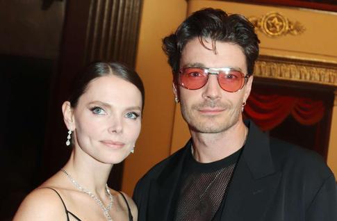 Боярская и Матвеев устроили прогулку в императорском дворце: новые фото пары