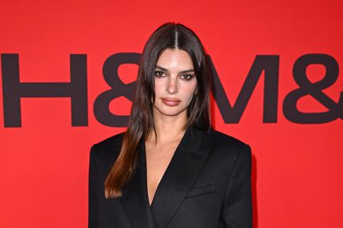 34-летняя Эмили Ратаковски дебютировала на шоу Victoria’s Secret