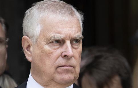 Карл III лишил своего младшего брата Эндрю всех королевских титулов: подробности