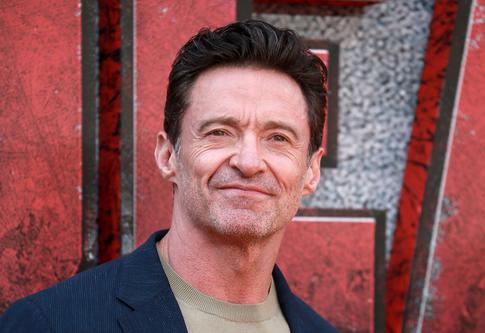 Хью Джекман впервые после развода вышел в свет со своей новой пассией