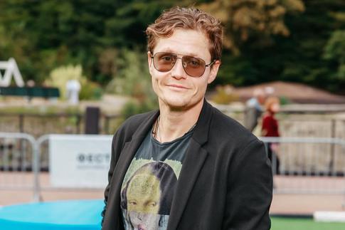 «Так жить тяжело»: актер сериалов «Хирург» и «Цикады» признался, зачем ходит на терапию