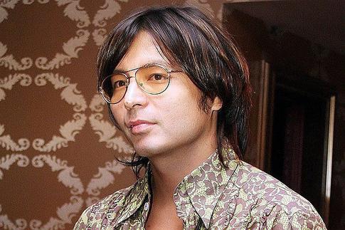 Вдова Мурата Насырова поделилась редкими кадрами с певцом и детьми