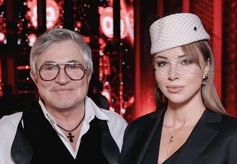 Полина Диброва совершила редкий выход в свет с детьми: фото