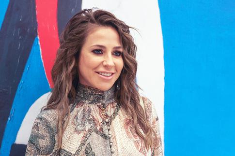 Юлия Барановская присоединилась к флэшмобу и разместила свои фото из 00-х