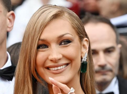 «Надеюсь, она мной гордится»: Белла Хадид обратилась к себе из прошлого