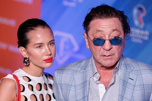 «Грызть можно бесконечно»: Аврора Киба выдала цитату о муже