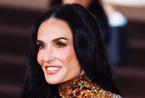 Впервые со времен «Стриптиза»: Деми Мур сменила прическу