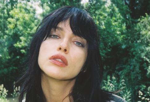 Ирина Шейк устроила атмосферную фотосессию на природе