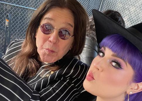 «Паршиво без тебя»: Келли Осборн вышла с грустным постом об отце накануне дня рождения