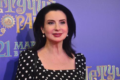 Екатерина Стриженова очаровала фанатов совместным кадром с дочерью и мужем