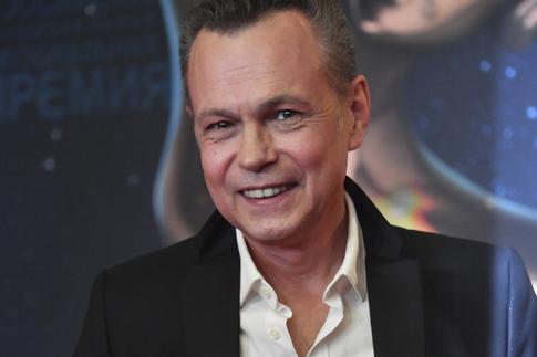 Мать плакала, жена благодарила за помощь: на Троекуровском кладбище открыли памятник солисту «На-на» Владимиру Левкину