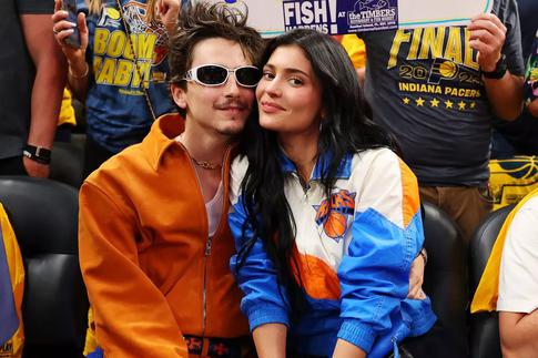 Тимоти Шаламе веселится с друзьями через два дня после расставания с Кайли Дженнер