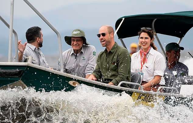 Принц Уилльям с сопровождением