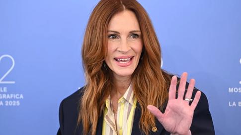 Джулия Робертс поздравила близнецов Хейзел и Финнеуса с 21-летием и показала редкое фото малышей​