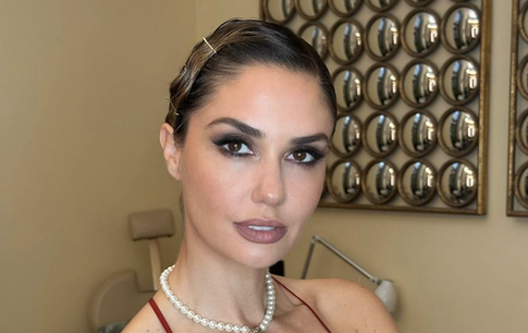 Оголившую живот Муцениеце призвали участвовать в конкурсе беременных