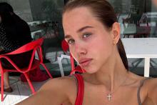 Аврора Киба предстала в топе и продемонстрировала, как приводит себя в форму