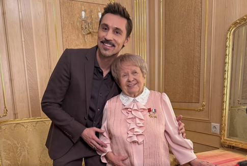 «Услада для глаз»: Билан очаровал Сеть трогательным поздравлением Пахмутовой