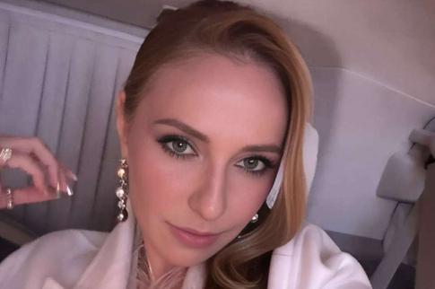 Поклонники оценили стильный аксессуар Навки: «Вам очень идет!»