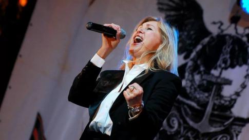 Вика Цыганова осудила «пляски на костях» в Ленфильме