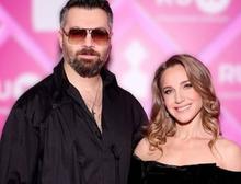 Чумаков и Ковальчук устроили перепалку из-за бытовых обязанностей прямо на красной дорожке Чумаков и Ковальчук устроили перепалку из-за бытовых обязанностей прямо на красной дорожке