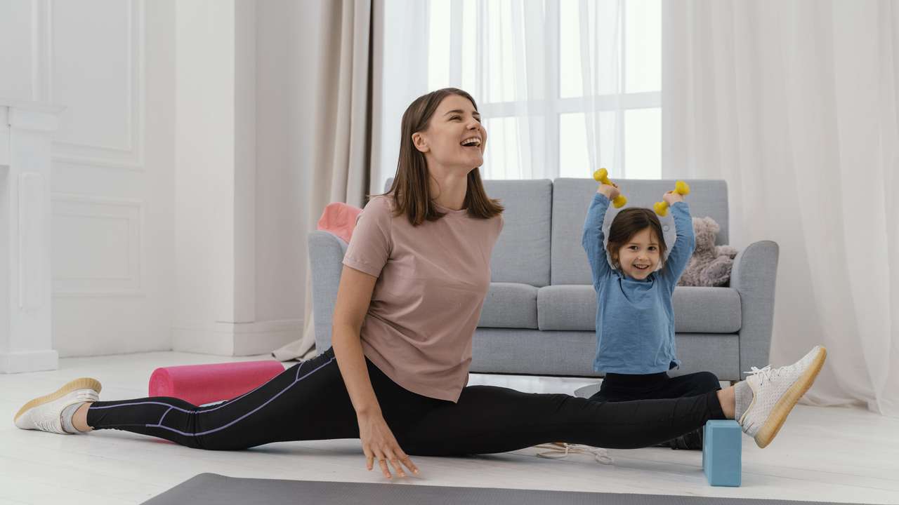 Как встроить спорт в жизнь работающей мамы и не бросить через неделю