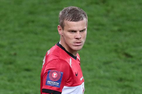 Александр Кокорин едва не сбил двух женщин на своей иномарке