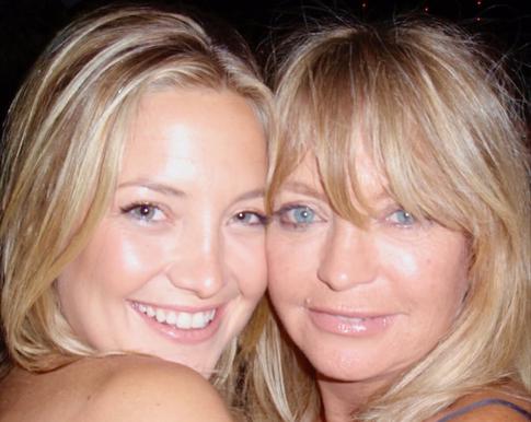 «Королева-богиня!»: Кейт Хадсон с любовью обратилась к имениннице Голди Хоун