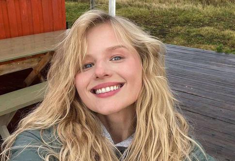 Жалаңаш әнші Яша