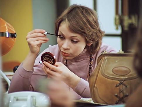 Искусство праздничного макияжа в СССР: чем и как красились женщины на Новый год