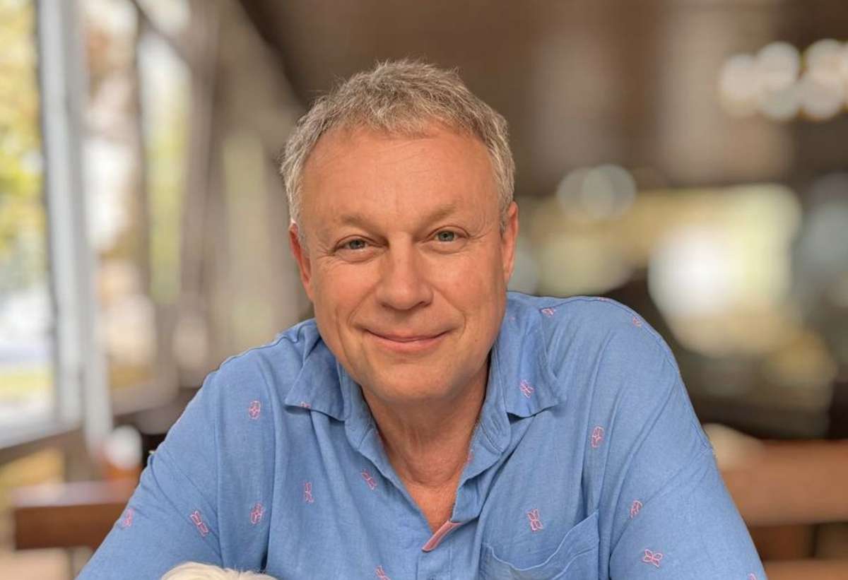 Сергей Жигунов оказался в «холодильнике»: реакция актера попала на видео