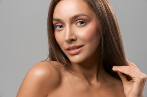 Красота без фильтров: как вернуть коже естественную живость в эпоху идеальных лиц