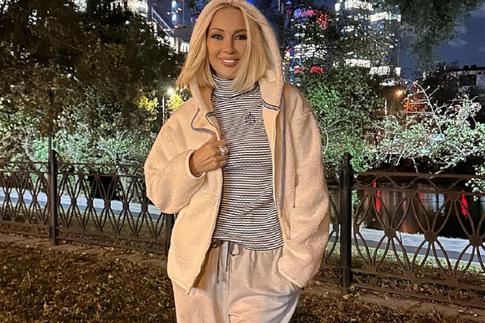 Лера Кудрявцева показала семейный уик-энд на катке с мужем и первоклашкой