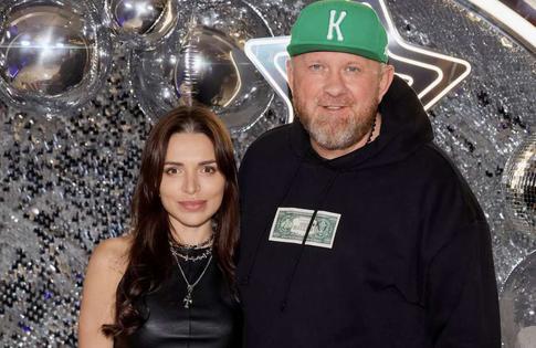 Экс-супруга повара Ивлева снялась в прозрачном мини-платье со стразами