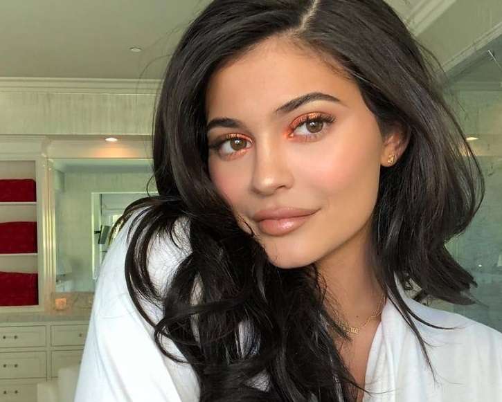 Пять бьюти-секретов Кайли Дженнер: как оставаться иконой в 2025-м