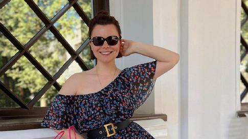 Намылила «красавиц»: Татьяна Брухунова показала коллекцию винтажных ваз