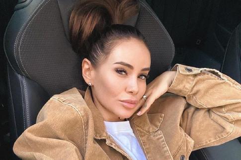 Айза-Лилуна Ай осудила гардероб Собчак: «Платье за 116 тысяч долларов — это перебор!»