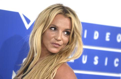 Бритни Спирс сверкнула грудью на отдыхе в Мексике