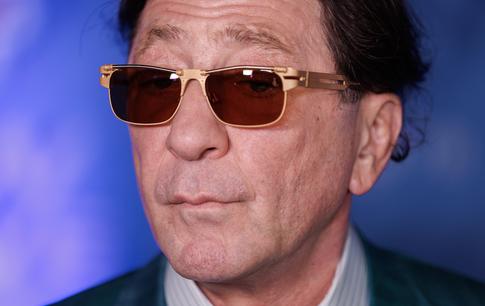 Григорий Лепс удивил публику серьгой и косичкой: фото